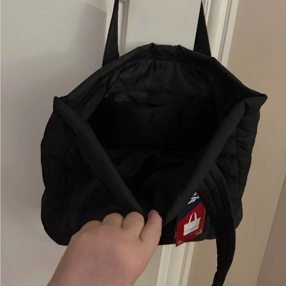 Brand new”Reebok”(ELLIE)tote bag.Size-H-15”,W-20”xD7”.23L capacity.Color-black🖤 - Picture 9 of 14